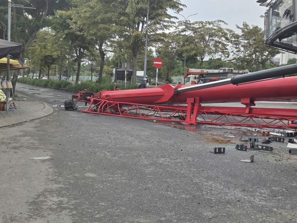 Hien truong vu can cau do ngang tren duong 15B (quan 7 cu, TPHCM) trua 5.11. Anh: Thanh Trung