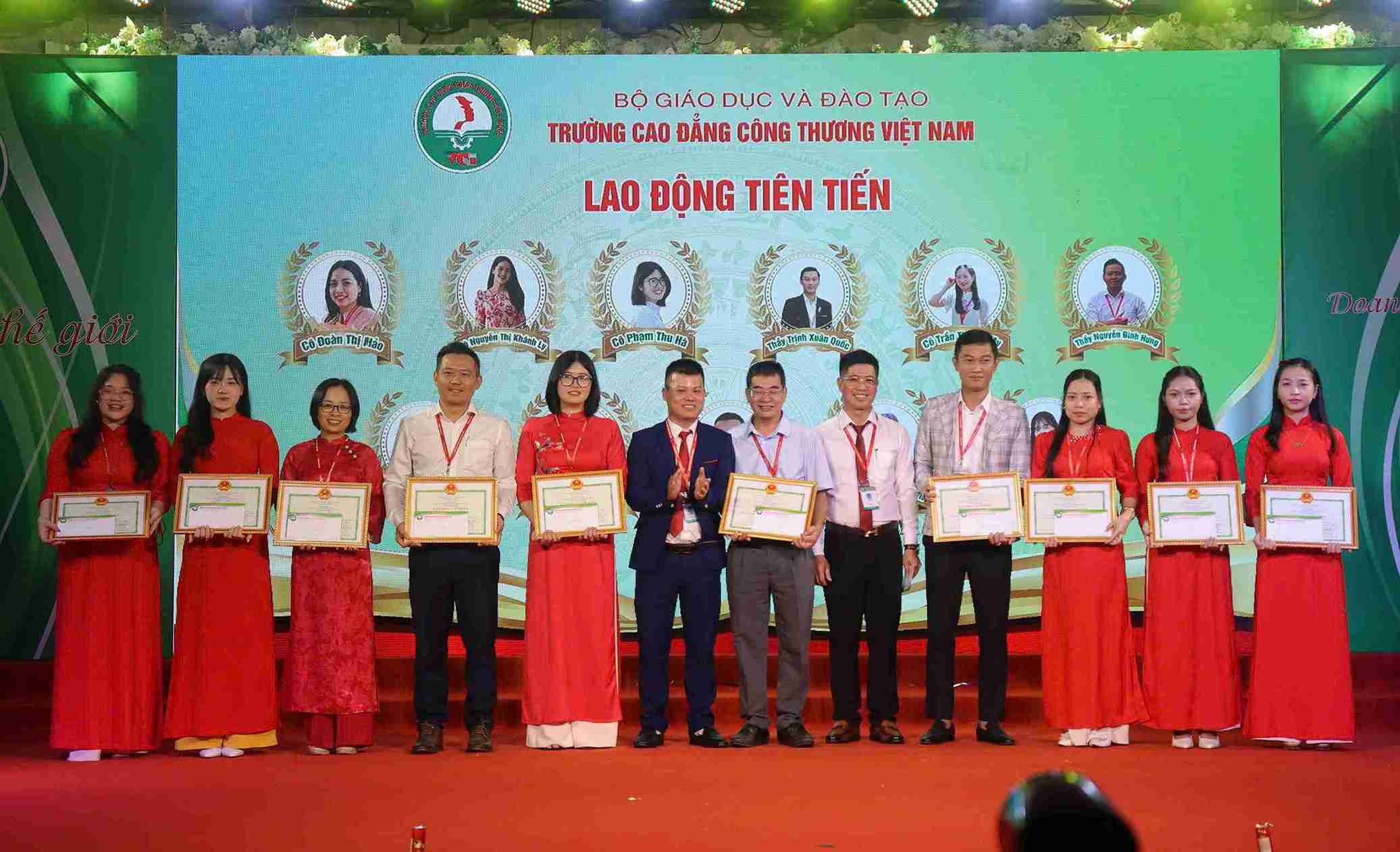 지난 몇 년 동안 닥락의 교육 기관인 베트남 산업 무역 대학은 지방의 학생 교육 품질을 향상시키는 데 많은 기여를 했습니다. 사진: 바오 쭝