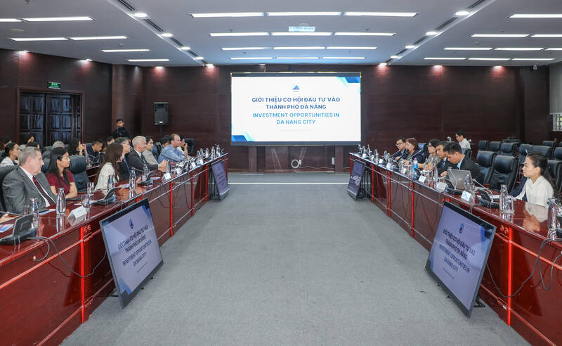 업무 회의 전체 모습. 사진: 다낭시 인민위원회