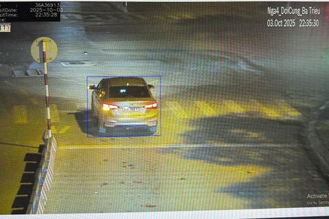 El propietario del coche es multado en Thanh Hoa. Foto: Policia de Thanh Hoa