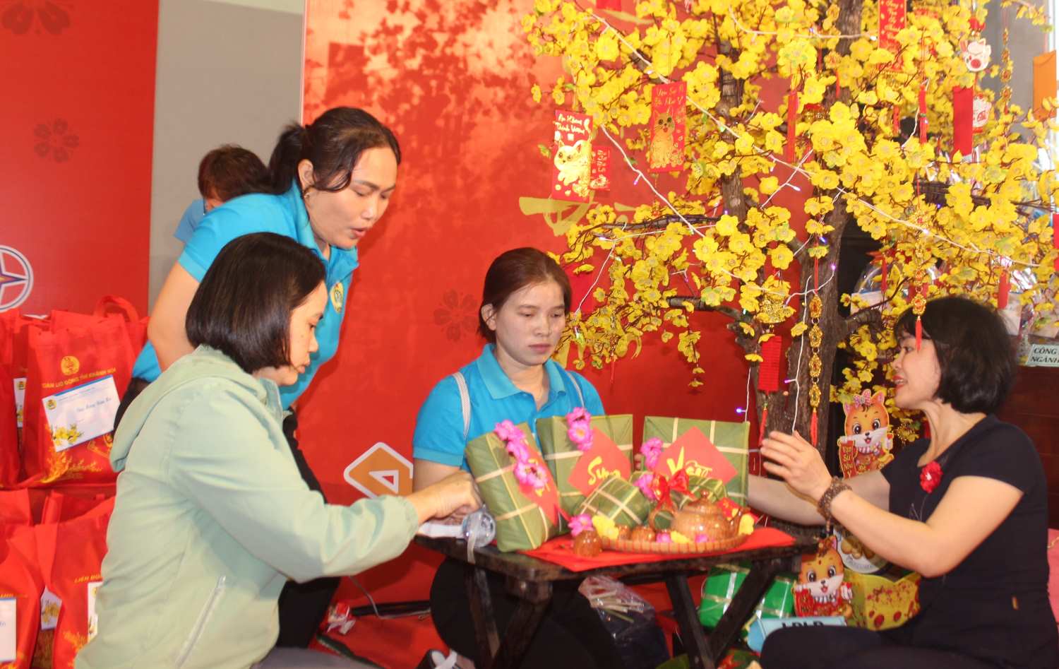 Cac cap Cong doan Khanh Hoa to chuc hoat dong Tet vui tuoi cho doan vien, nguoi lao dong. Anh: Phuong Linh