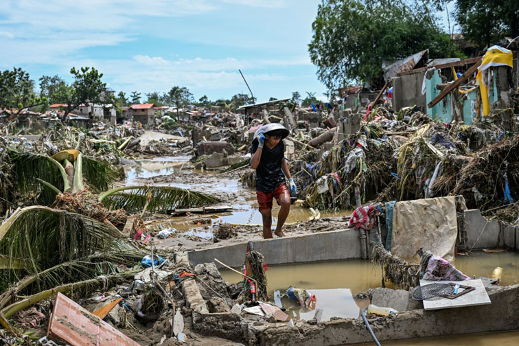The scene of devastation in an area in Cebu province (Philippines) after storm No. 13 Kalmaegi passed, on November 5. Photo: AFP
