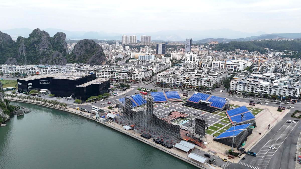 The stands of Ha Long Concert 2025 were previously kept intact to serve the Concert "Quang Ninh - Dat Mo Anh Trai". Photo: Nguyen Hung