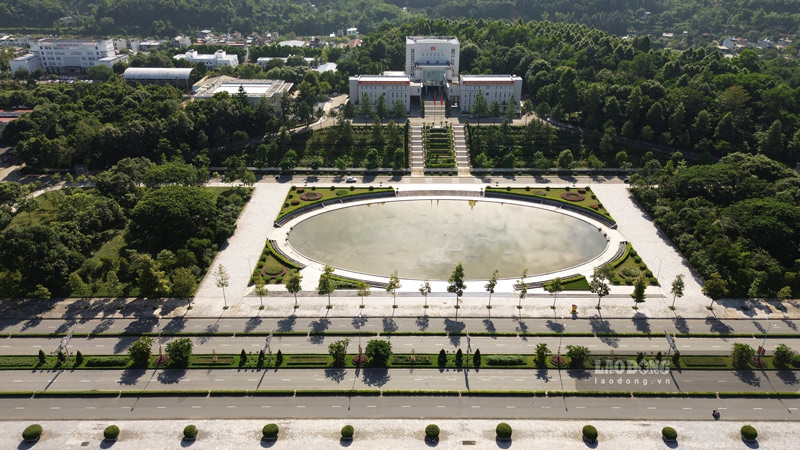 The old Lao Cai Provincial Party Committee headquarters is currently being handed over to the agencies of Cam Duong ward for use. Photo: Van Duc
