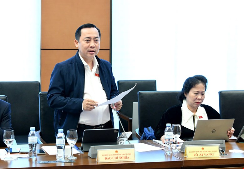 National Assembly delegate Dao Chi Nghia said that the difference in gold bar prices should be taxed, avoiding taxing capital. Photo: Pham Dong
