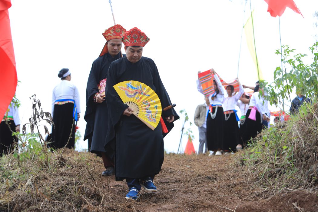 Nghi le Mung com moi - net van hoa tin nguong truyen thong cua nguoi Muong duoc tai hien trang trong trong khuon kho le hoi. Anh: Yen San