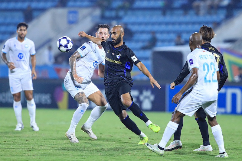 Cau lac bo Nam Dinh gap bat loi truoc doi thu. Anh: Minh Dan