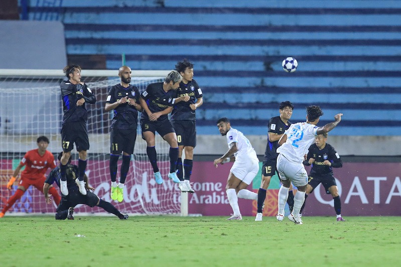 Cac cau thu Nam Dinh chua the tan dung tot co hoi. Anh: Minh Dan