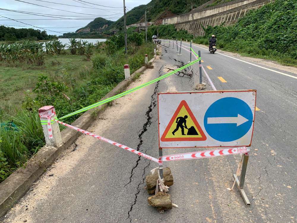 Dia phuong da tien hanh giang day, dung hang rao canh bao. Anh: Thanh Huyen