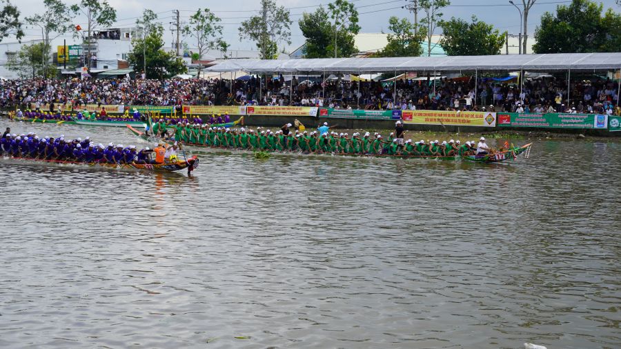 Mot man tranh tai gay can cua doi ghe Ngo chua Tum Nup tai giai dua ghe Ngo TP Can Tho nam 2025. Anh: Phuong Anh