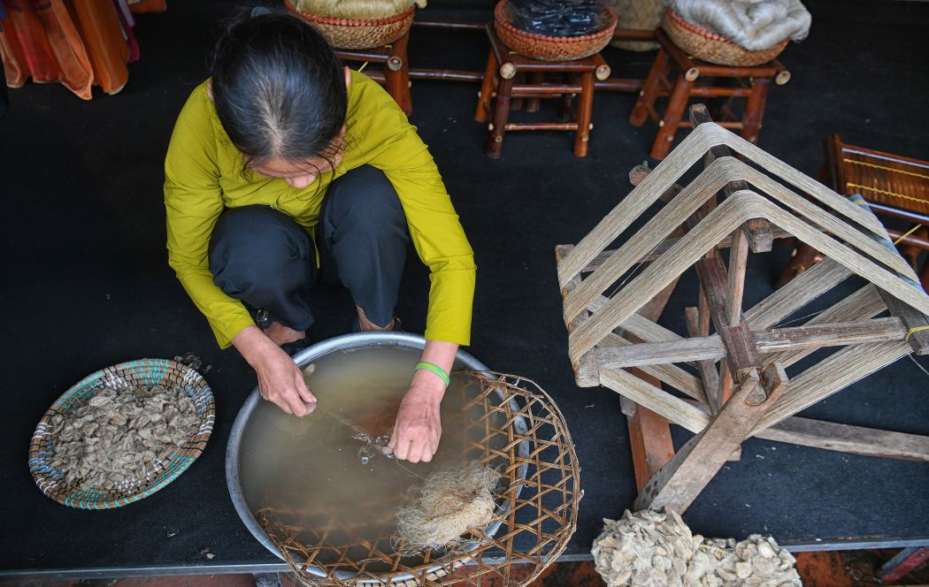 Gian trung bay cua lang lua to tam o Kien Xuong, Thai Binh cu gio la Le Loi, Hung Yen. Anh: Viet Van