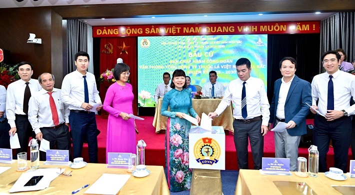 Delegates voted at the 7th Vinataba Trade Union Congress, term 2025 - 2030. Photo: Vinataba Trade Union