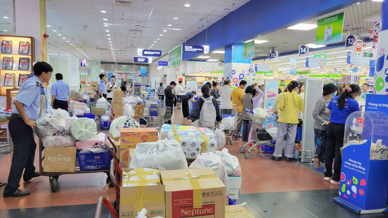 Co.opmart Quy Nhon tiep nhan luong don hang online cao gap nhieu lan so voi ngay thuong.