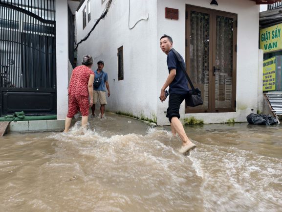 Les eaux inondent la region de la peninsule de Thanh Da le 5 novembre