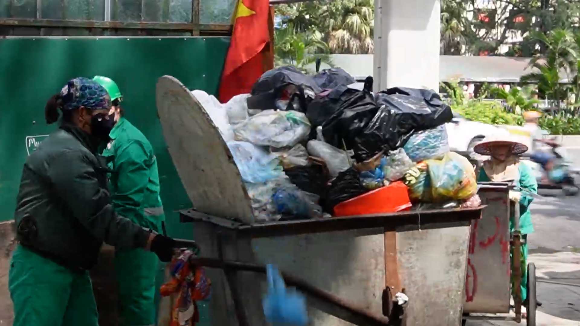 Mas de medio año llevando a cabo la clasificacion de residuos en la fuente la gente todavia recoge la misma bolsa