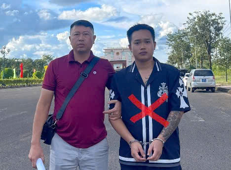 Đối tượng Nguyễn Văn Bắc (đánh dấu x đứng bên phải). Ảnh: Công an Hải Phòng