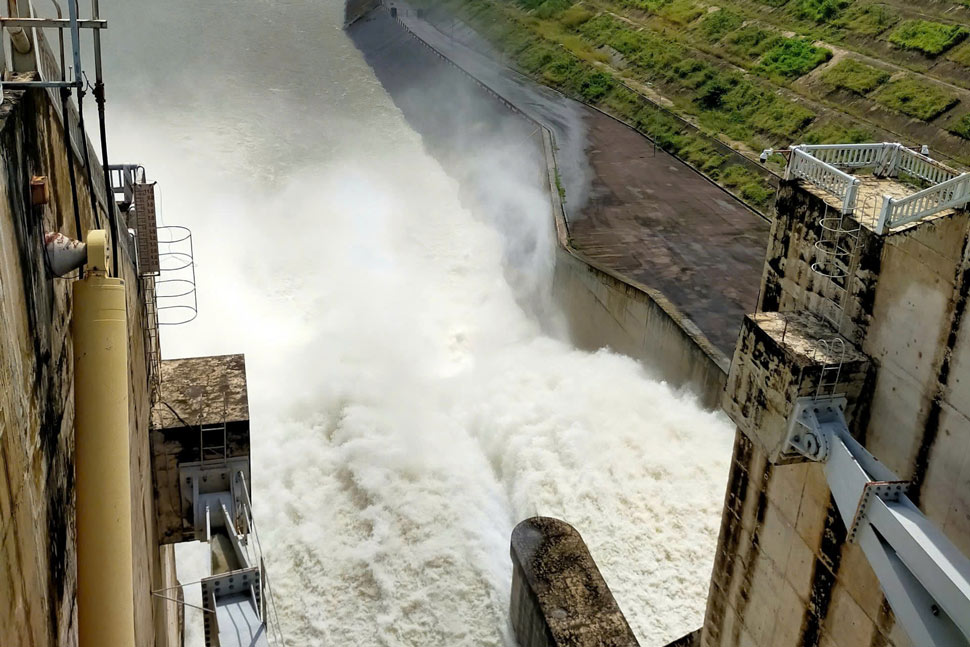 Water through the spillway of Dinh Binh Lake flows downstream of the Kon River. Photo: Minh Anh