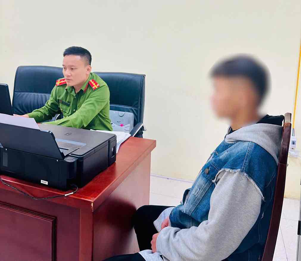 Cong an xa Phung Cong ngan chan kip thoi vu trom cong duc tai chua. Anh: Cong an tinh Hung Yen