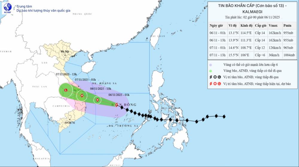 Cap nhat huong di cua bao so 13 tren Bien Dong. Anh: Trung tam Du bao Khi tuong Thuy van quoc gia