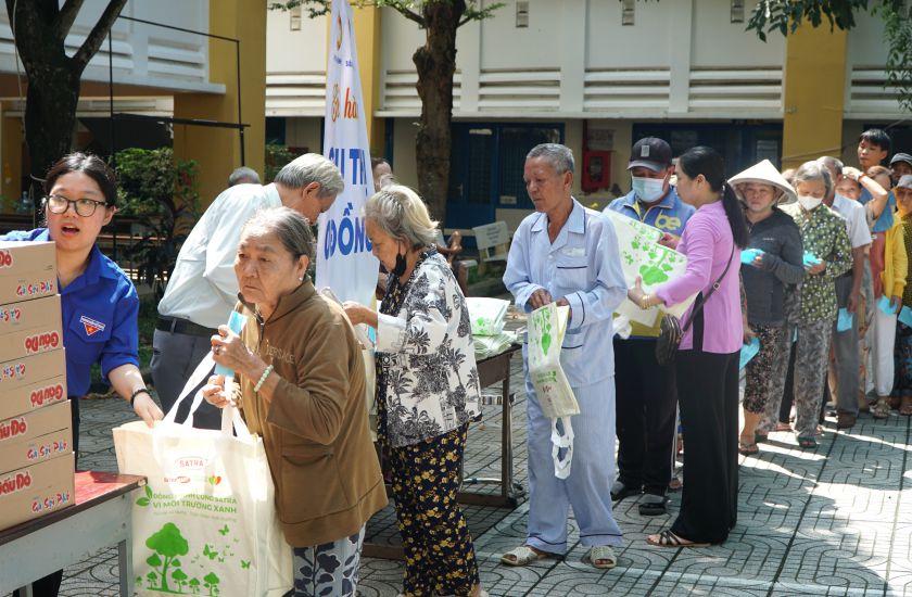 Actividades de supermercados de 0 VND para atender a hogares de politicas sociales hogares casi pobres y personas vulnerables. Foto: Thanh Chan