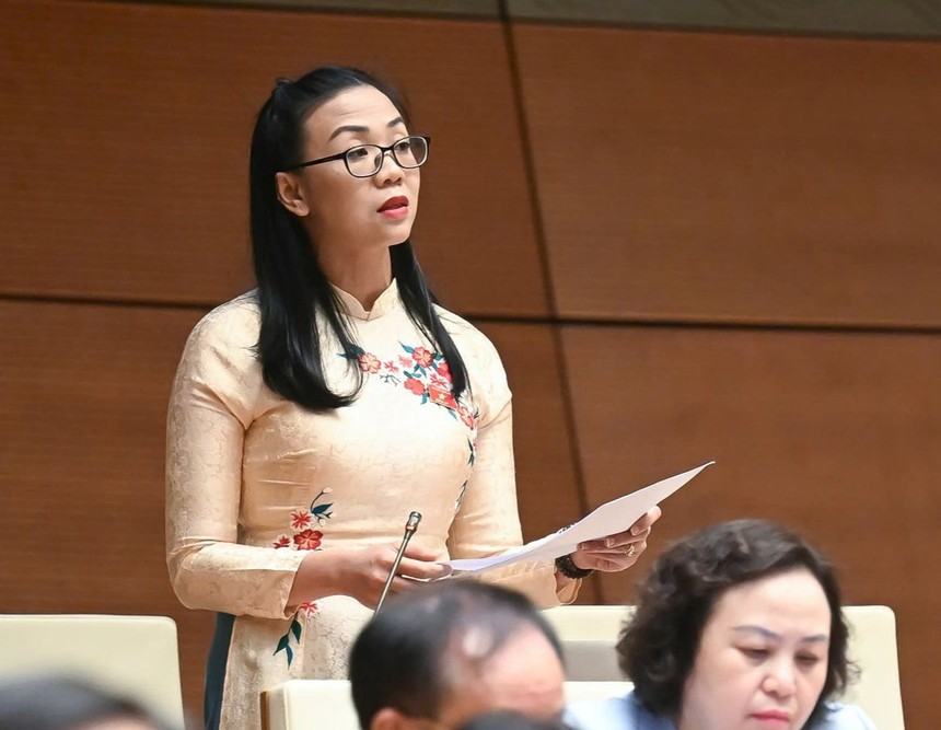 National Assembly Deputy Trinh Thi Tu Anh proposed to consider applying a 35% personal income tax with a taxable income of over 100 million VND/month. Photo: Quochoi.vn