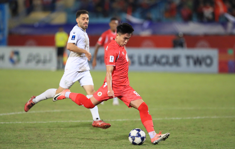 Hanoi Police visited Macathur in the AFC Champions League Two. Photo: Minh Dan