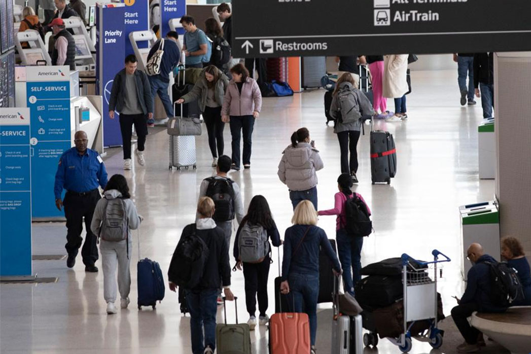 Pasajeros en el Aeropuerto Internacional de San Francisco (EE. UU.). Foto: Xinhua