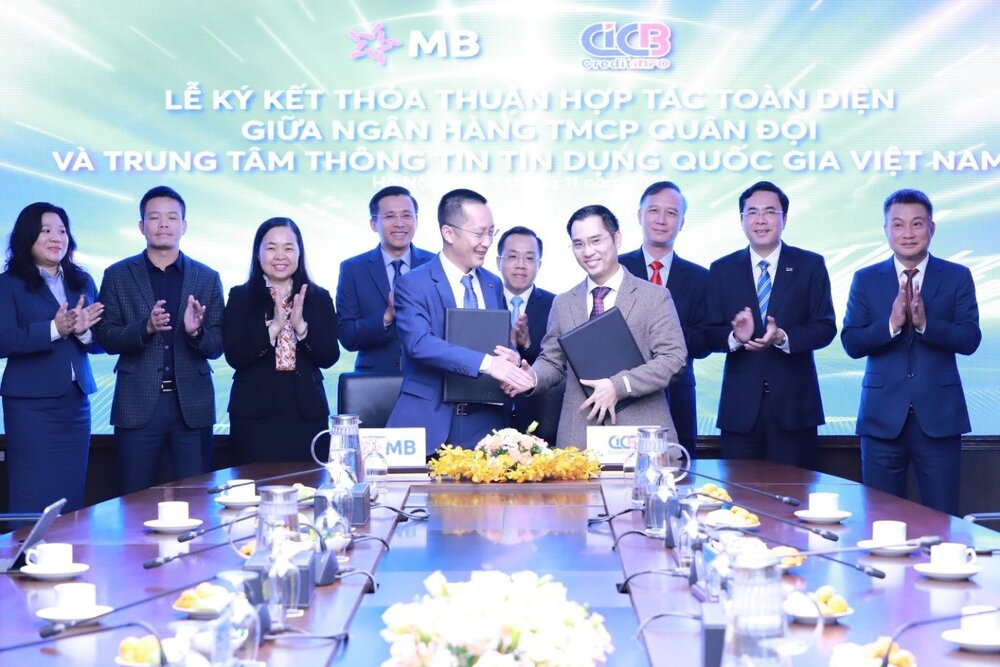 CIC va MB tham du le ky ket. Ảnh: MB