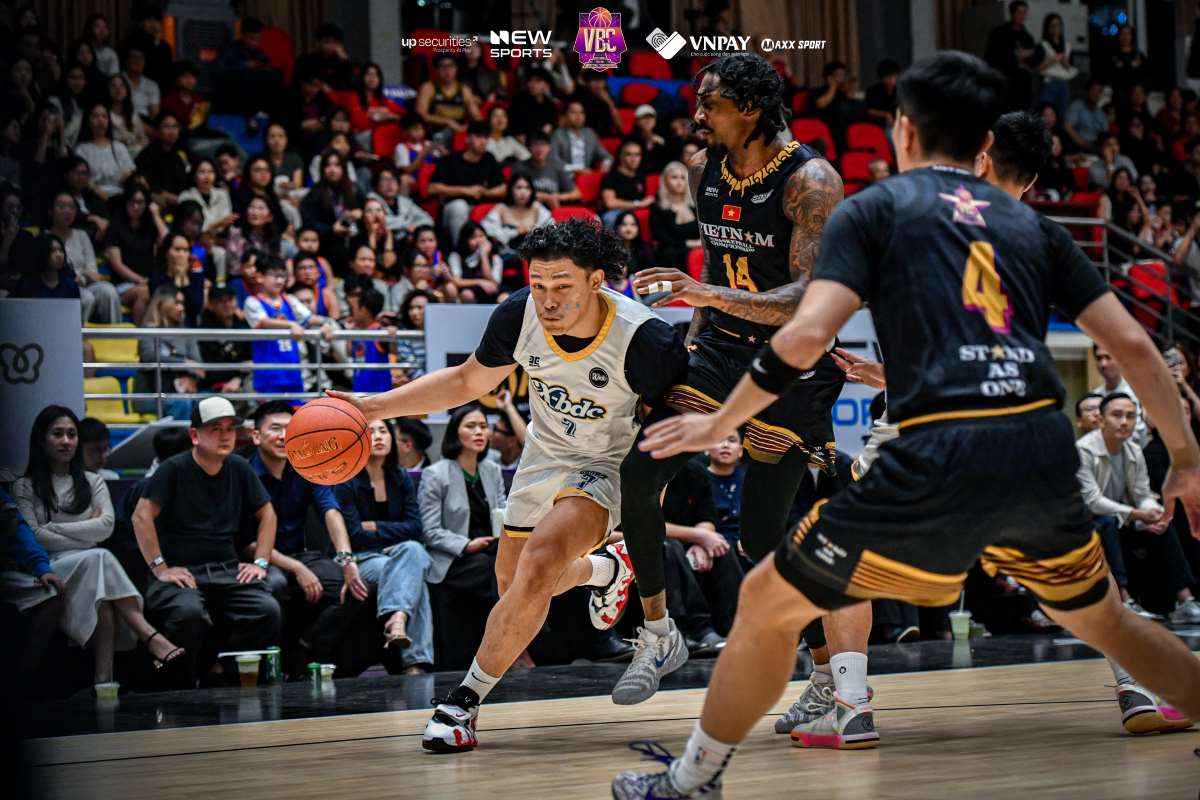 X-BDC (ao trang) co tran dau thuyet phuc de vo dich giai bong ro Vietnam Pro-Am Basketball Championship 2025. Anh: Quyen Nguyen