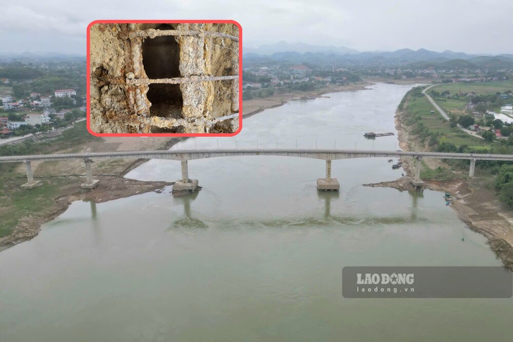 The Lo River Bridge is damaged, degraded, and the piles at pier T3 are bare of steel. Photo: To Cong.