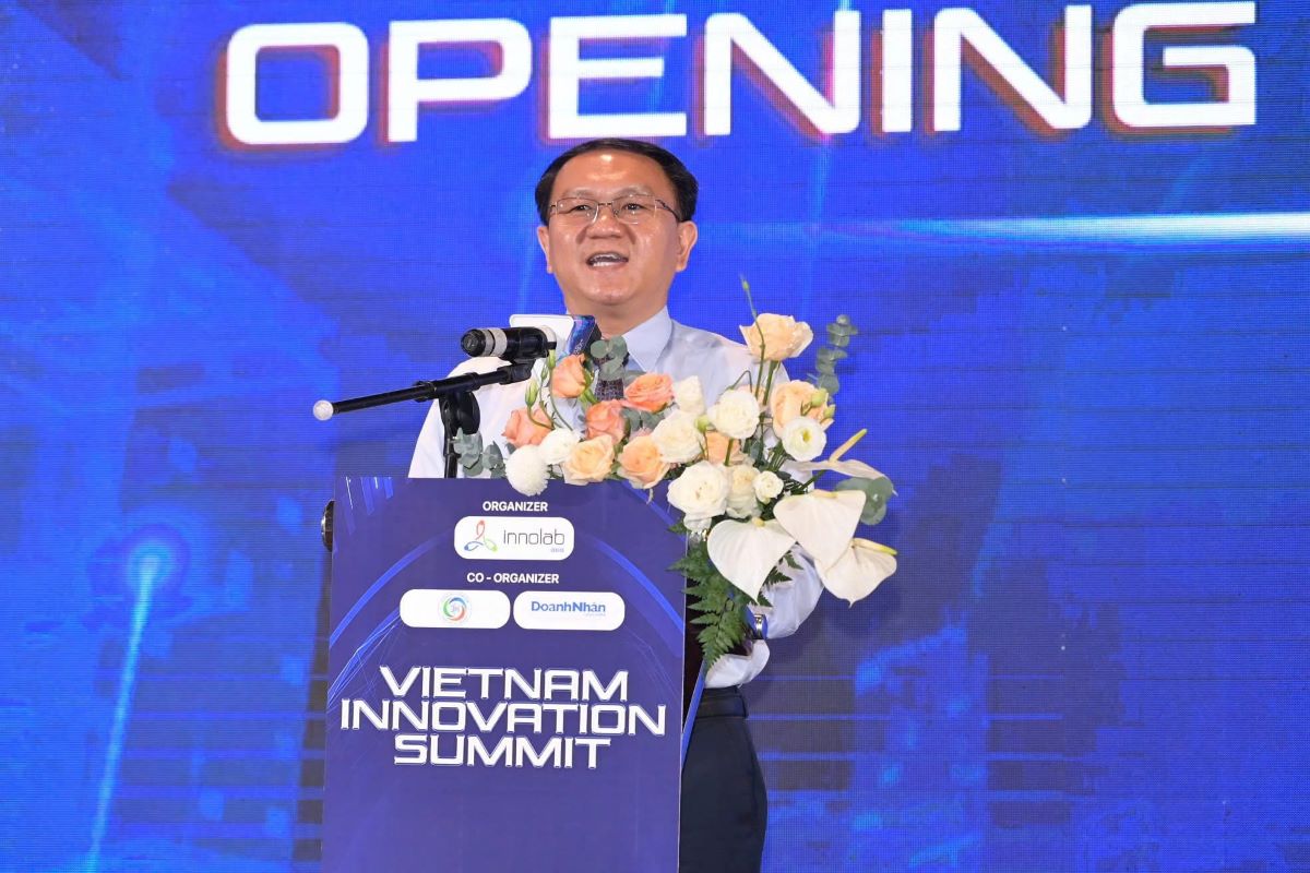 Mr. Lam Dinh Thang - Director of the Department of Science and Technology of Ho Chi Minh City - spoke at the Vietnam Innovation Summit 2025. Photo: Mai Khanh