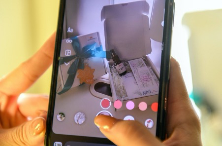 Nhã đem đến ấn tượng về một Vietnam Airlines chăm chút từng trải nghiệm khách hàng. Ảnh: Vietnam Airlines