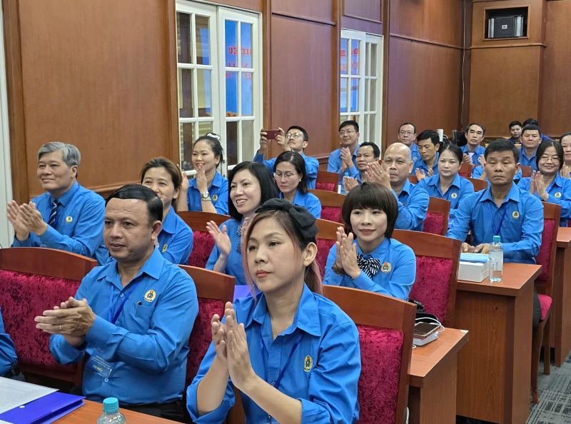 Hoi nghi cong doan cac phuong, xa, dac khu cung da thao luan, thong nhat cac chi tieu, phuong huong, nhiem vu va cac giai phap bam sat voi tinh hinh thuc te, co tinh kha thi cao de thuc hien hieu qua trong nhiem ky toi. Anh: Nam Duong