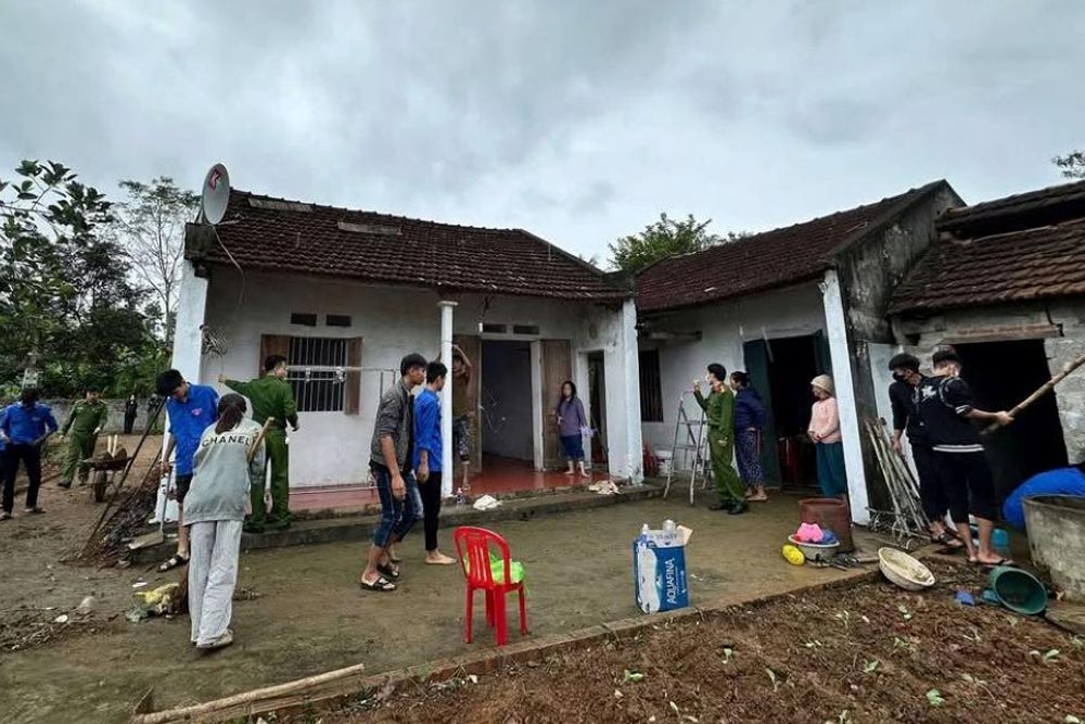 Cong an xa Thach Binh to chuc chuong trinh tinh nguyen cho cac hoc sinh co bieu hien lech chuan tham gia lao dong, ho tro cac gia dinh kho khan tai dia phuong. Anh: Cong an xa Thach Binh