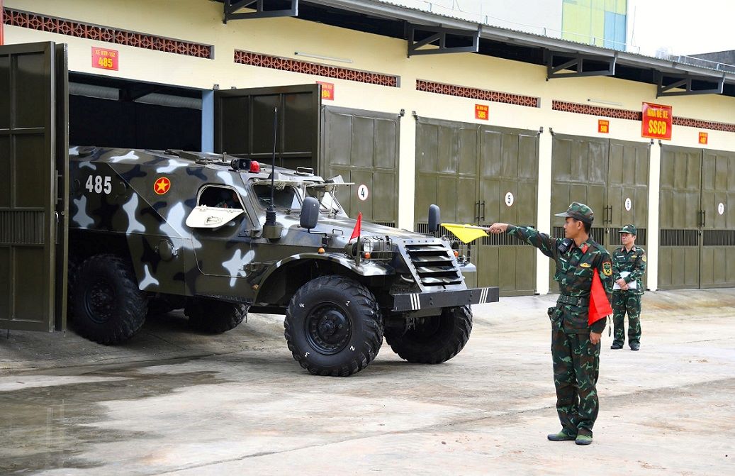 The military is ready with human resources, vehicles... to deploy the task of preventing and fighting storm No. 13, and is expected to make landfall in Quang Ngai tonight. Photo: Trong Quoc