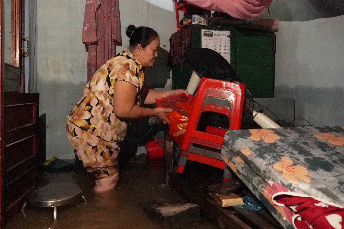 Su co vo de bao o Con Son (TP Can Tho) khien nhieu ho dan bi ngap va anh huong den cay trong, ca nuoi. Anh: Ta Quang