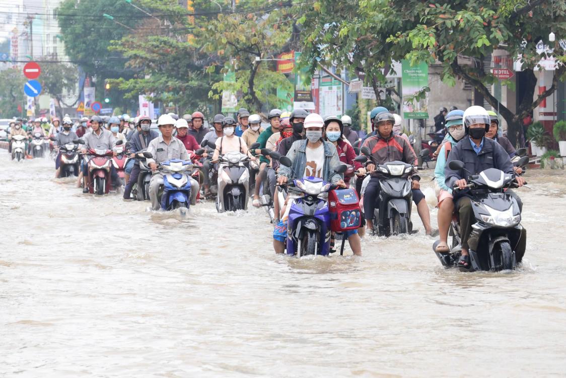 Nhieu vi tri duong lon o Can Tho menh mong nuoc. Anh: Ta Quang