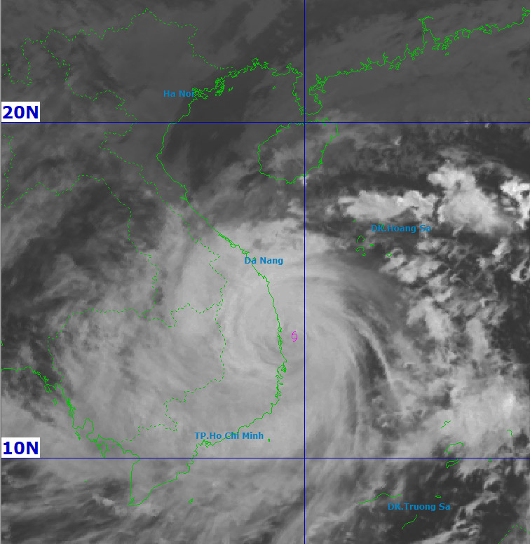 Updated location of the eye of storm No. 13 Kalmaegi accelerating to make landfall tonight. Photo: NCHMF