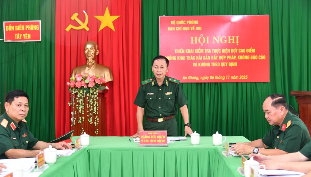 ベトナム国境警備隊の副司令官兼参謀長であるホアン・フー・チエン少将は、IUU漁業との戦いのためにタイエン国境警備署に勤務するためにやって来た。写真: フォン・ヴー