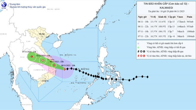 Cap nhat vi tri va duong di cua bao so 13 vao 10 gio 20 ngay 6.11. Anh: Trung tam Du bao Khi tuong Thuy van Quoc gia
