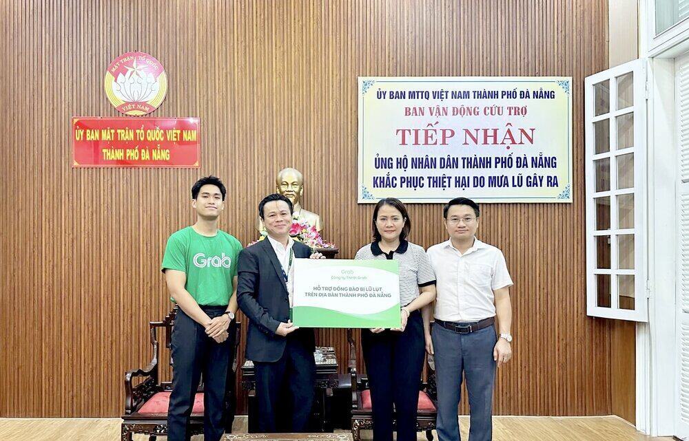 Grab Viet Nam chung tay cung Thanh pho Da Nang ho tro cong dong khac phuc hau qua mua lu. Ảnh: Grab Viet Nam
