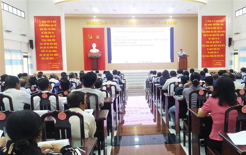 Ca Mau capacitacion profesional en el trabajo del frente en 2025. Foto: MTTQ Ca Mau proporcionada