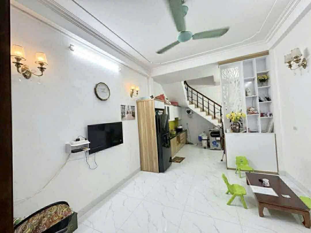 Nha trong ngo co dien tich 33,6m2 tai phuong Dinh Cong, Hoang Mai (Ha Noi) cung duoc chao ban voi muc gia gan 7 ti dong. Anh: Thanh Binh 