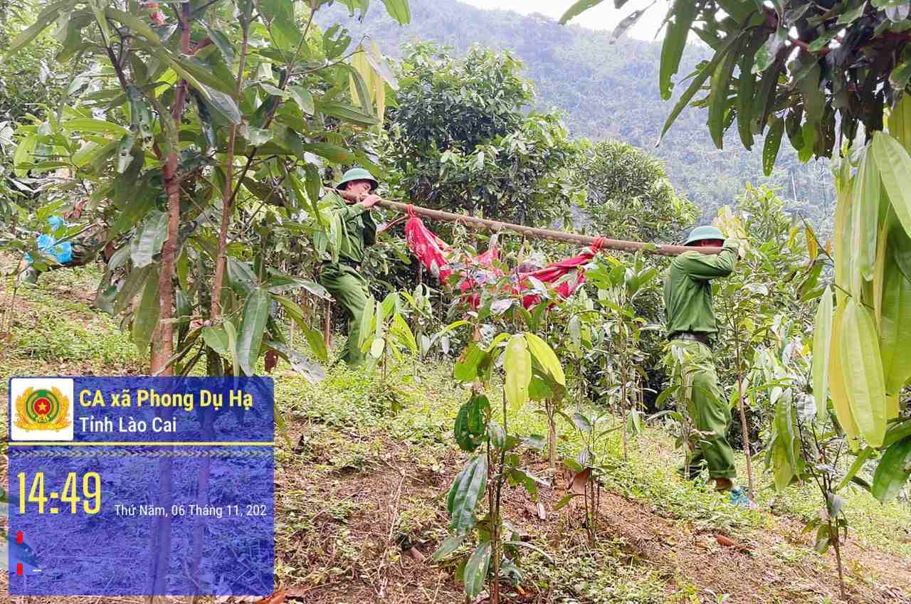 Luc luong Cong an lam cang tu che dua ba cu den