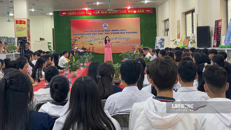 Hoi nghi thu hut nhieu ban doc tham du. Anh: Dinh Dai