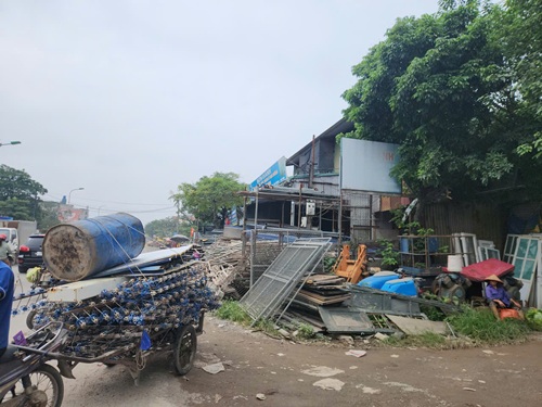 国道 6 号線の道路通路の痛ましい侵害。写真: Minh Hanh