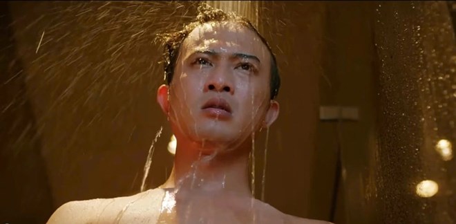 Dang (Doan Quoc Dam) bi “dim” hinh anh vi canh quay trong nha tam. Anh: VFC