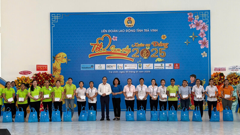 Union Tet Market - Spring 2026 online is one of the practical activities, taking care of a warm and fulfilling Tet, affectionate for union members (Documentary photo). Photo: Hoang Loc