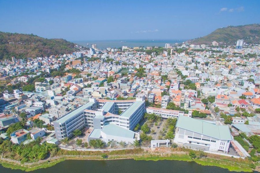 Dinh Tien Hoang High School in Vung Tau has announced that students will be off school to proactively avoid the impact of storm No. 13. Photo: Toan Pham