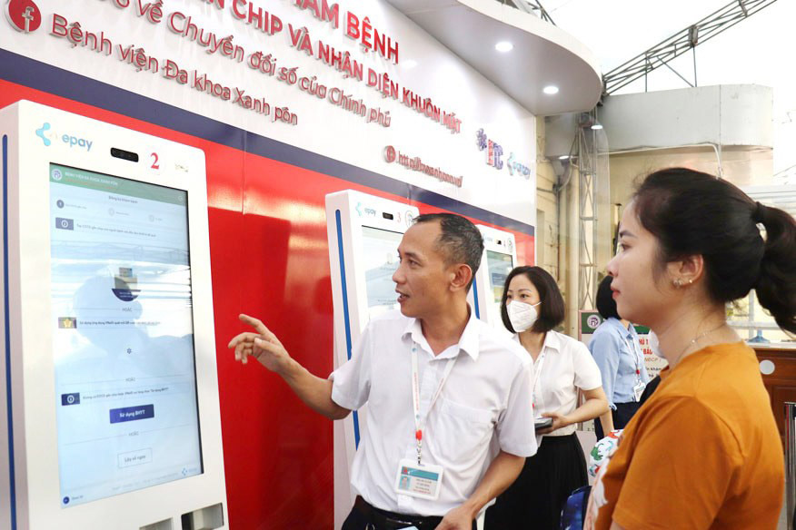 The KIOSK area for automatic medical examination registration of Xanh Pon General Hospital helps shorten people's waiting time for medical examination. Photo: Provided by the hospital